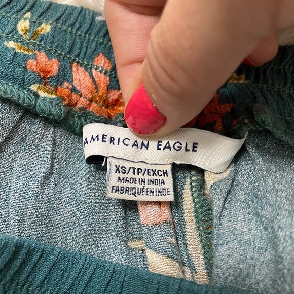 NWOT‼️ American Eagle Flower Shorts - Picture 5 of 6
